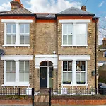 Stylish 2-Bed 2-Bath Home With Garden In Tooting