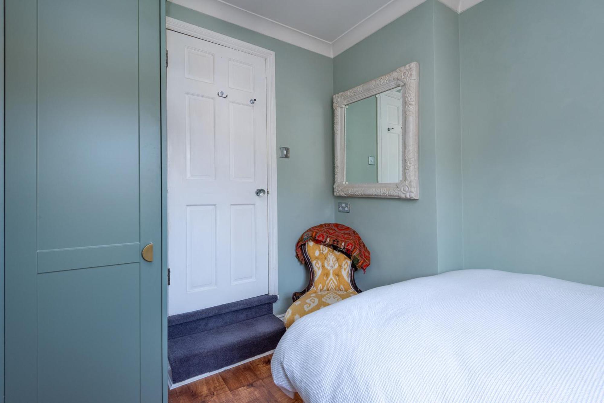Stylish 2-bed 2-bath With Garden In Tooting *