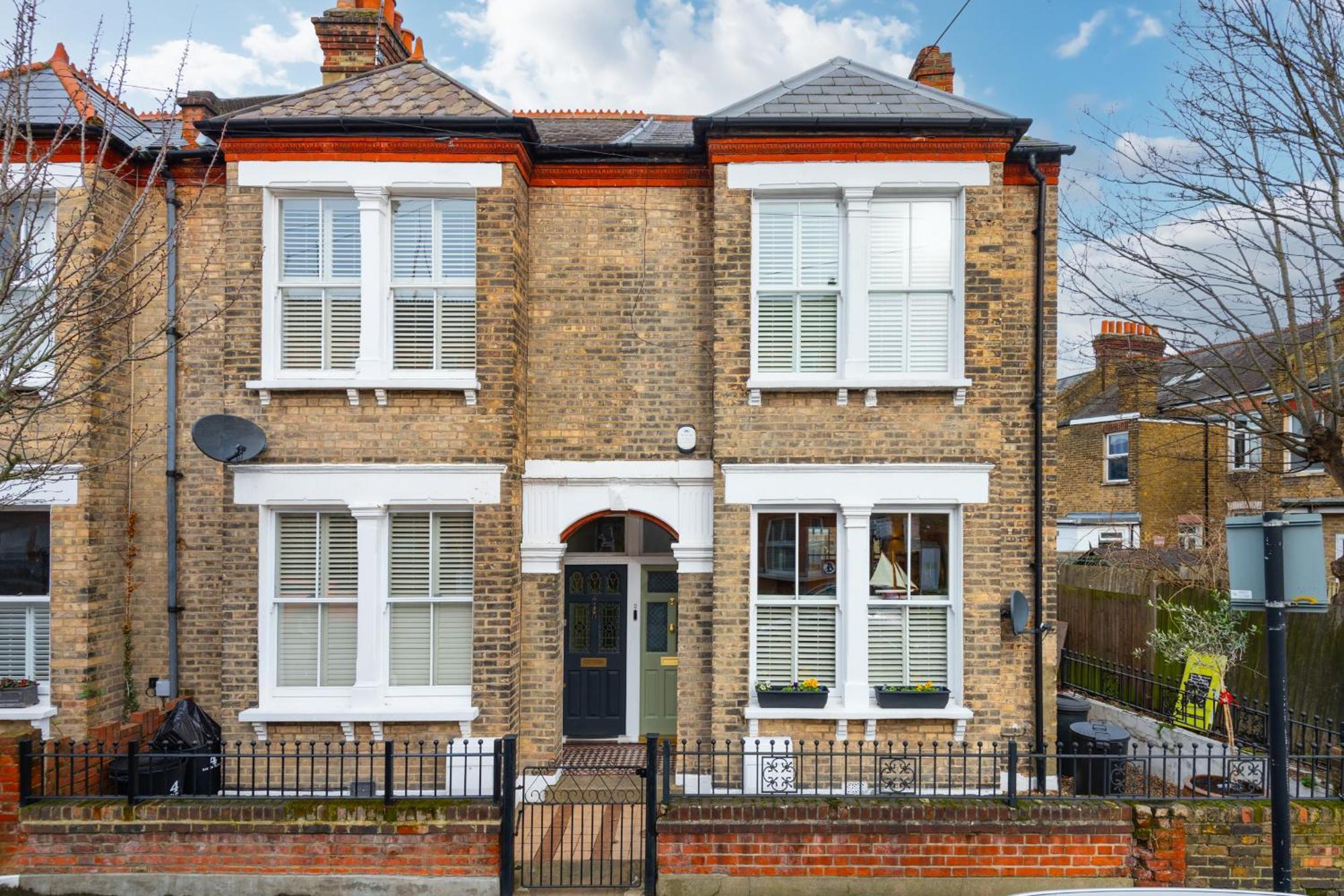 Stylish 2-bed 2-bath With Garden In Tooting
