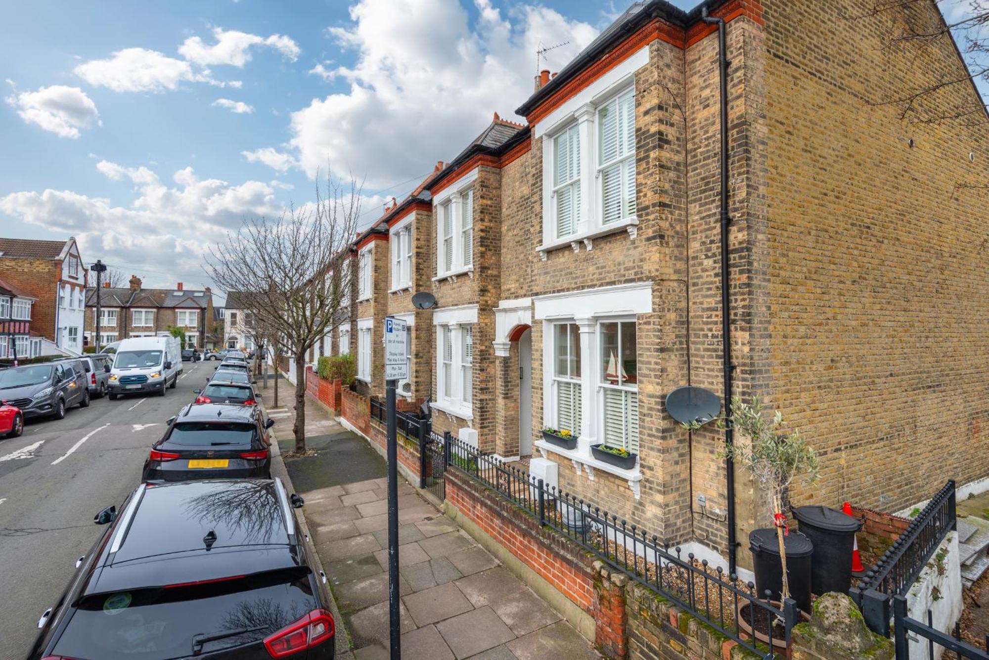 Stylish 2-bed 2-bath With Garden In Tooting *